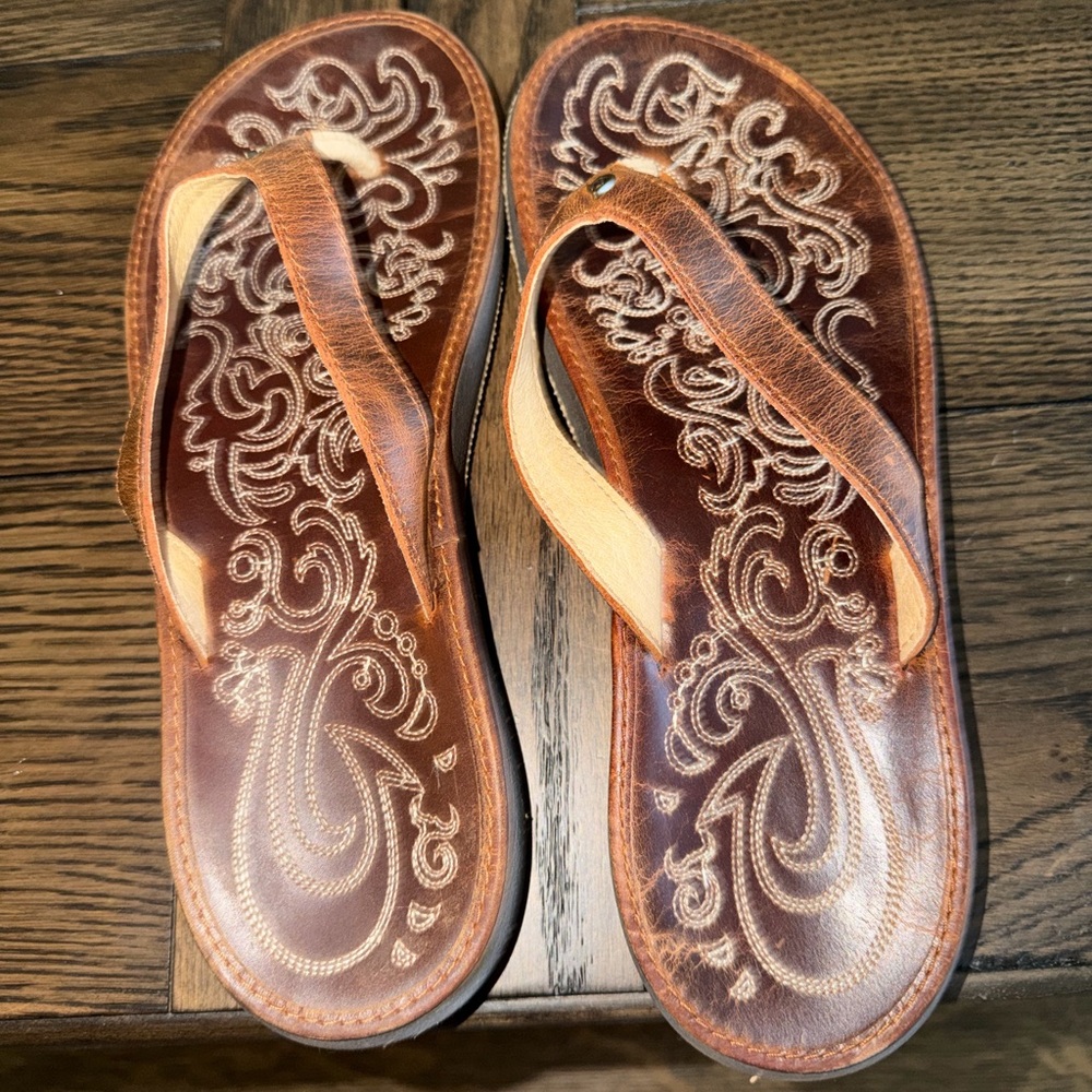 Olu Kai women’s size 10 flip flops, barely worn